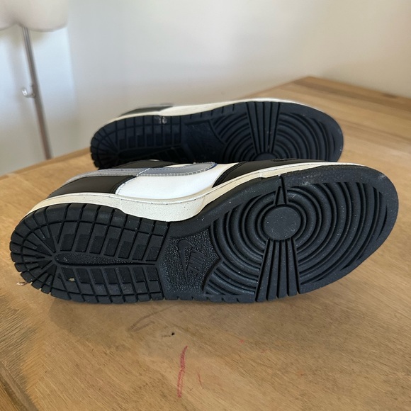 Like new!  Nike Dunk Low Next Nature - 7 Youth or W 8.5 - Picture 3 of 6